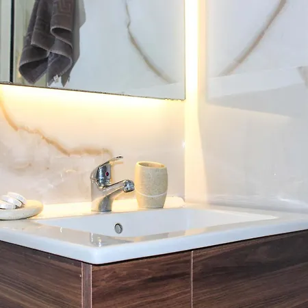 Sunwave Hideaway D25 Апартаменты *